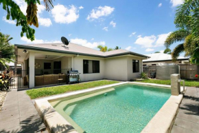 'Serene Selwyn' Coastal Villa near Trinity Beach